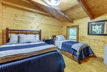 Cozy North Carolina Cabin W/ Hot Tub & Fire Pit!