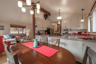 Cozy Pet Friendly Cabin In Lake Tahoe By Sierra Getaways