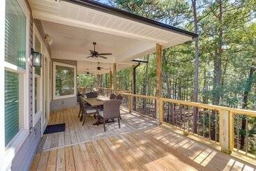 Luxury Lakefront Retreat W/ Deck & Patio!