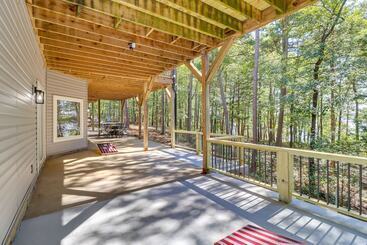 Luxury Lakefront Retreat W/ Deck & Patio!