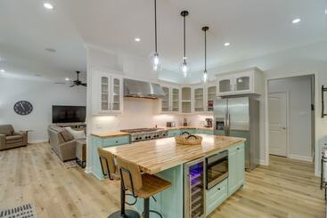 Luxury Lakefront Retreat W/ Deck & Patio!