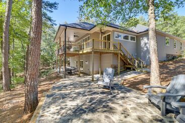 Luxury Lakefront Retreat W/ Deck & Patio!