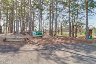 Fairfield Bay Retreat W/ Fireplaces & Lake Access