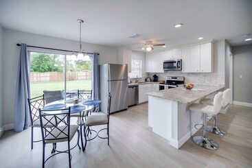 Fort Myers Vacation Home W/ Patio ~ 14 Mi To Beach