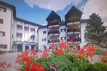 مسافرخانه Gardena Sudtirol Gianni S Home