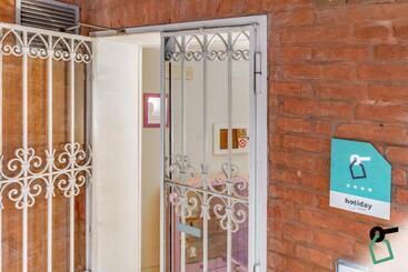 مسافرخانه Hotiday Room Collection   Ferrara
