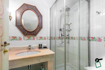 مسافرخانه Hotiday Room Collection   Ferrara