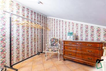 مسافرخانه Hotiday Room Collection   Ferrara