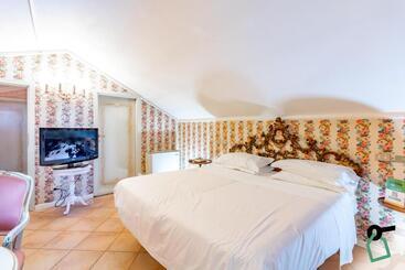 مسافرخانه Hotiday Room Collection   Ferrara
