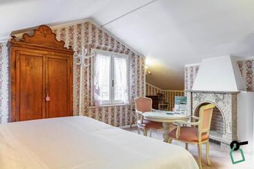 مسافرخانه Hotiday Room Collection   Ferrara