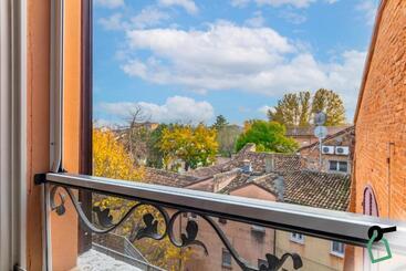 مسافرخانه Hotiday Room Collection   Ferrara