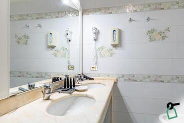 مسافرخانه Hotiday Room Collection   Ferrara