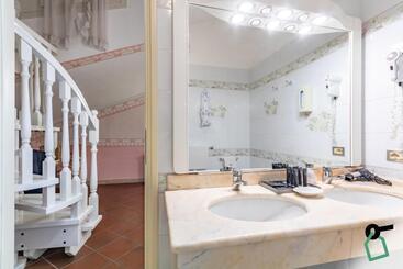 مسافرخانه Hotiday Room Collection Ferrara