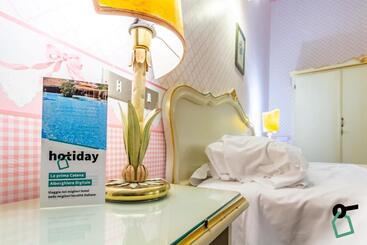 مسافرخانه Hotiday Room Collection   Ferrara