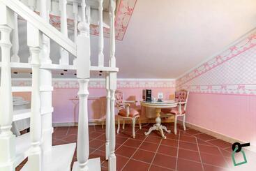 مسافرخانه Hotiday Room Collection   Ferrara