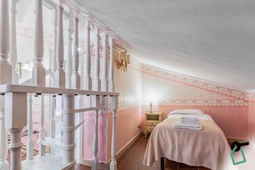 مسافرخانه Hotiday Room Collection   Ferrara