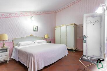 مسافرخانه Hotiday Room Collection   Ferrara