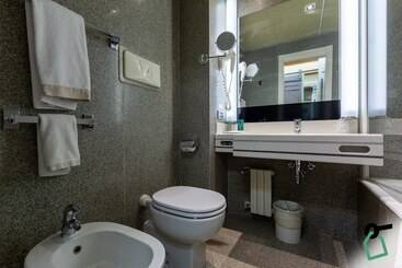 مسافرخانه Rooms Milano