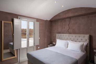 هتل Aegean Diamonds Luxury Suites