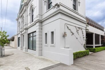 هتل Victoria Hall Apartments