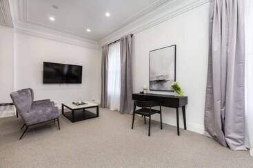 هتل Victoria Hall Apartments