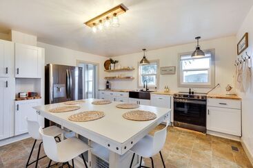 Klamath Falls Home On 189 Acres: Fire Pit & Grill!