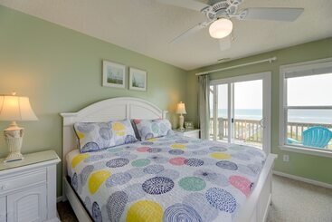 コテージ Oceanfront Emerald Isle Escape W/ Private Hot Tub!