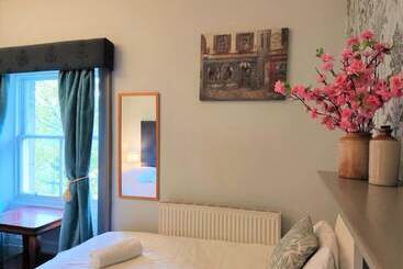 پانسیون Kirkhill Estate Rooms
