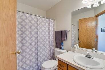 5 Mi To Dtwn: Pet Friendly  Wheatland Twin  Home!