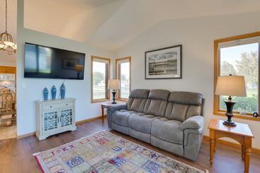5 Mi To Dtwn: Pet Friendly  Wheatland Twin  Home!