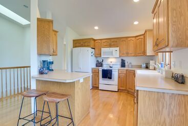 5 Mi To Dtwn: Pet Friendly  Wheatland Twin  Home!
