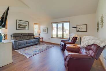 5 Mi To Dtwn: Pet Friendly  Wheatland Twin  Home!