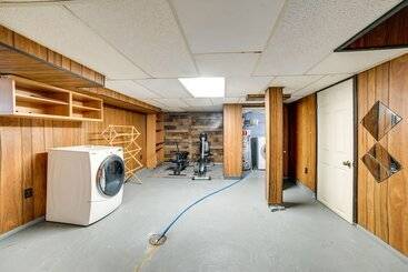 Pet Friendly Pittsburgh Home ~ 9 Mi To Downtown!