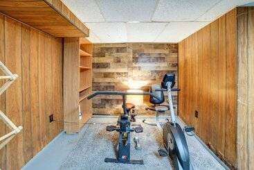 Pet Friendly Pittsburgh Home ~ 9 Mi To Downtown!