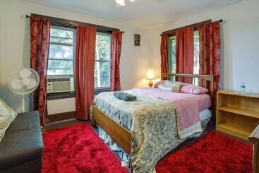 Pet Friendly Pittsburgh Home ~ 9 Mi To Downtown!