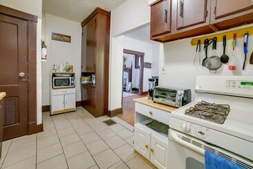Pet Friendly Pittsburgh Home ~ 9 Mi To Downtown!