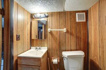 Pet Friendly Pittsburgh Home ~ 9 Mi To Downtown!