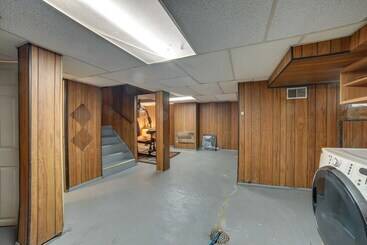 Pet Friendly Pittsburgh Home ~ 9 Mi To Downtown!