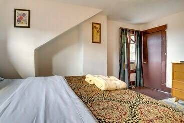 Pet Friendly Pittsburgh Home ~ 9 Mi To Downtown!