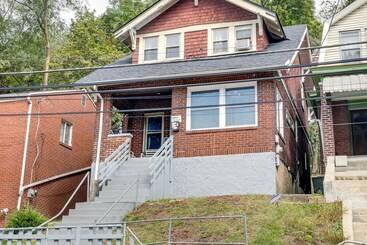 Pet Friendly Pittsburgh Home ~ 9 Mi To Downtown!