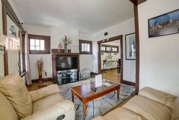 Pet Friendly Pittsburgh Home ~ 9 Mi To Downtown!