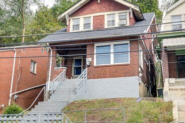 Pet Friendly Pittsburgh Home ~ 9 Mi To Downtown!