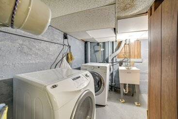 Pet Friendly Pittsburgh Home ~ 9 Mi To Downtown!