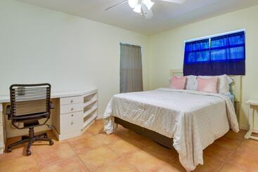 Pet Friendly Sarasota Home: 2 Mi To Bayfront Park!