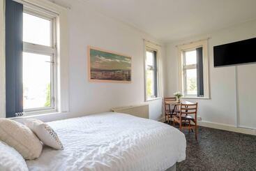 اقامتگاه Lovely 13 Bed House In Coventry