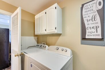 Riverfront Arkansas Abode Furnished Deck & Grill