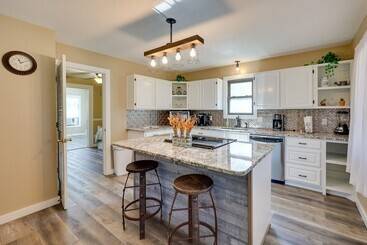 Riverfront Arkansas Abode   Furnished Deck & Grill
