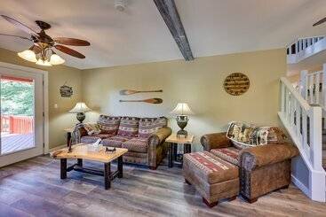 Riverfront Arkansas Abode   Furnished Deck & Grill