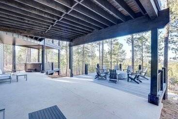 South Dakota Retreat W/ Hot Tub, Fire Pit & Grill!