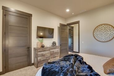 South Dakota Retreat W/ Hot Tub, Fire Pit & Grill!